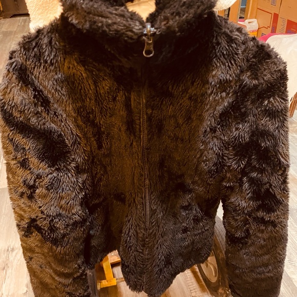Ladies like new black faux fur with pockets inside and out - Picture 12 of 15